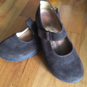 Brown suede Birkenstock MaryJanes US 7-7.5 Euro 37